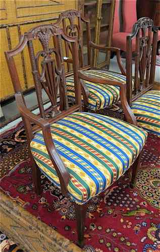 Appraisal: A SET OF FOUR FEDERAL STYLE MAHOGANY DINING CHAIRS American