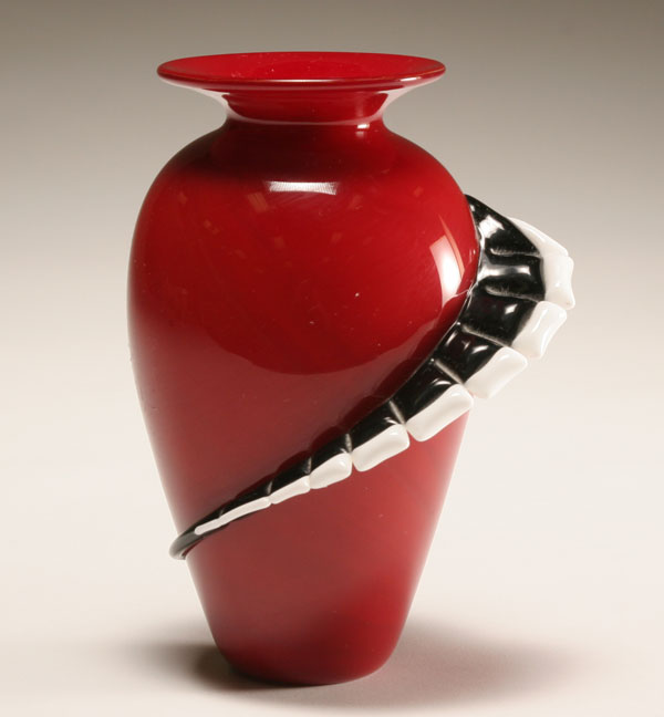 Appraisal: Lee Wassink red studio glass vase Signed H