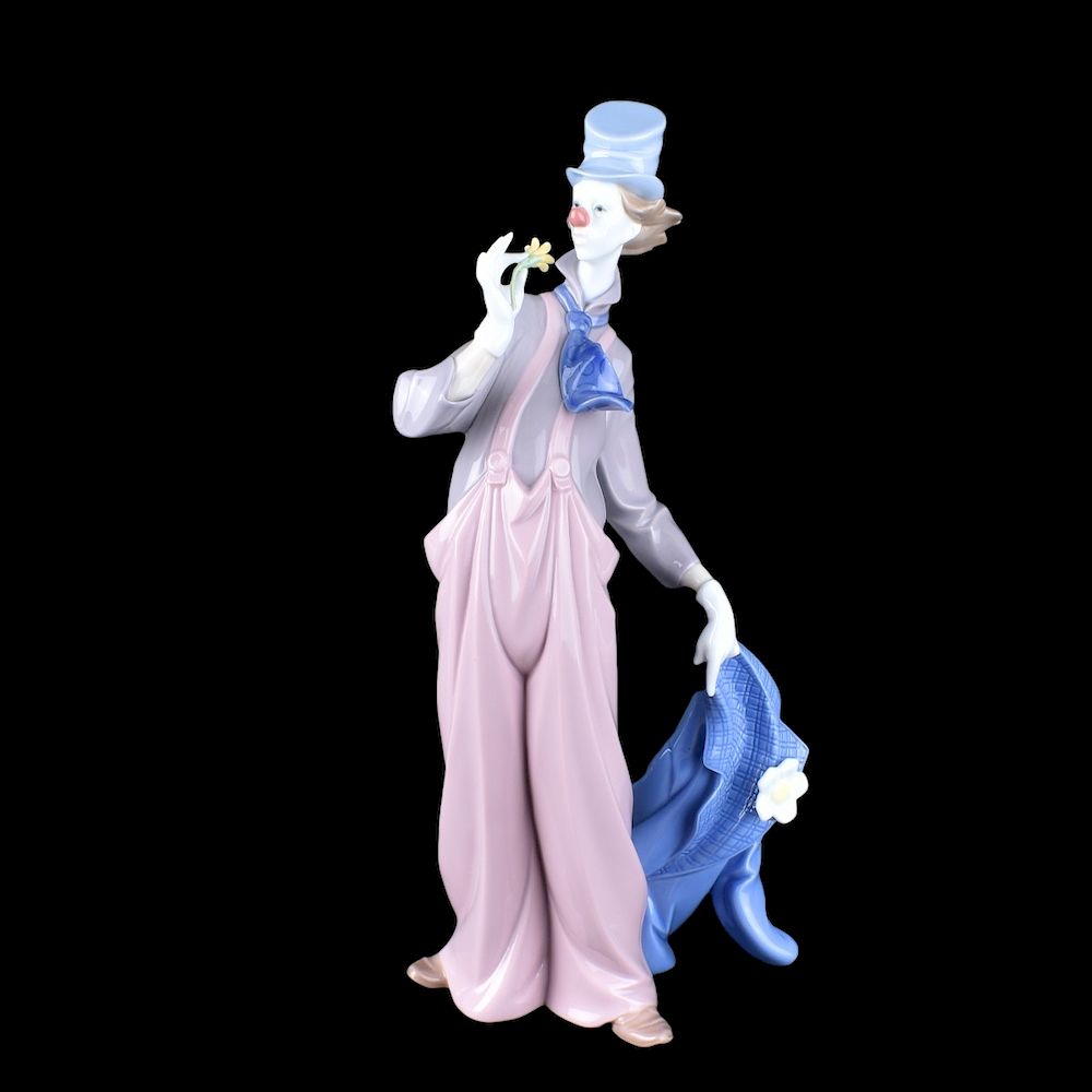 Appraisal: Lladro A Mile of Style Figurine Lladro A Mile of