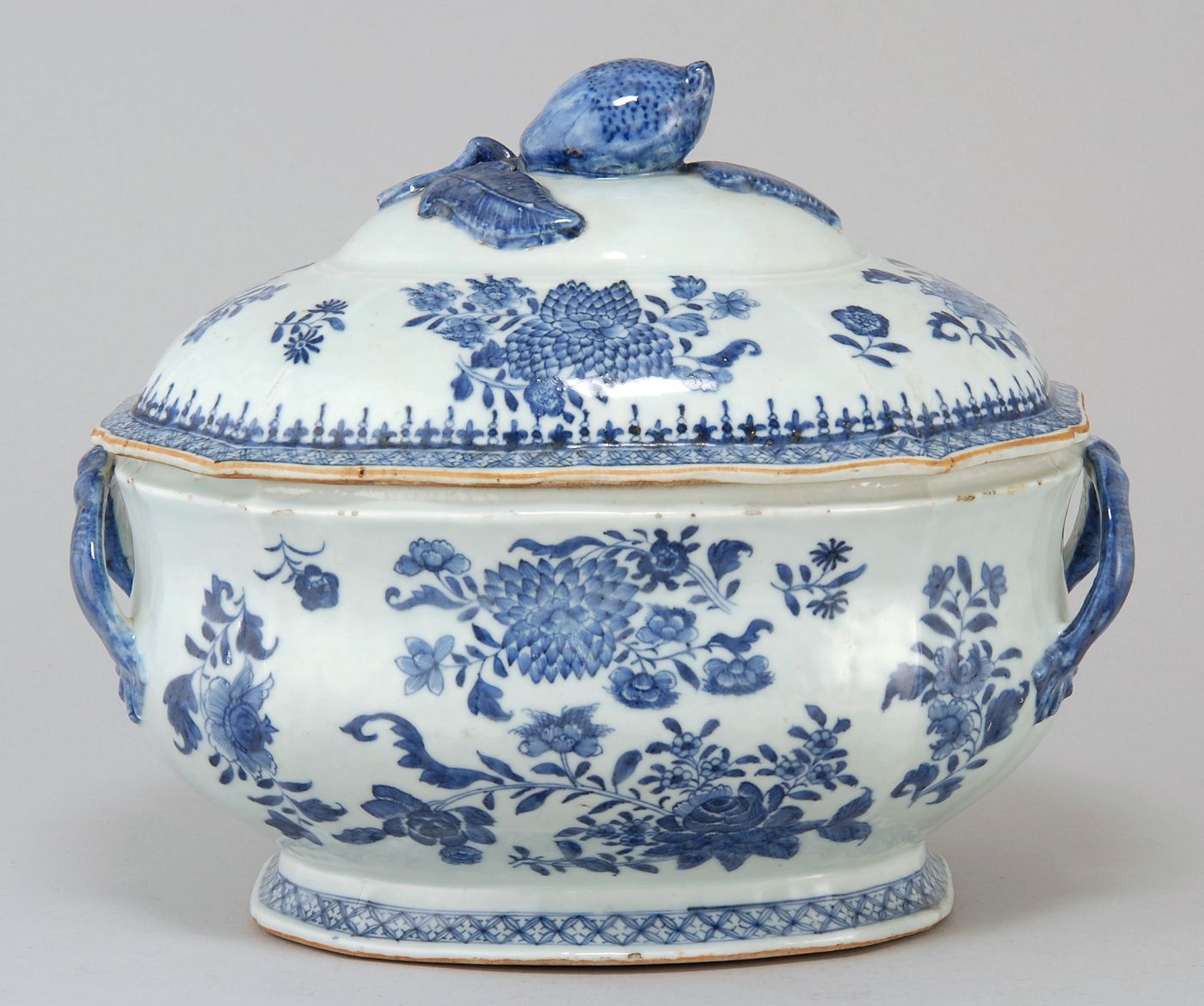 Appraisal: BLUE AND WHITE EXPORT PORCELAIN COVERED TUREEN Late th CenturyIn