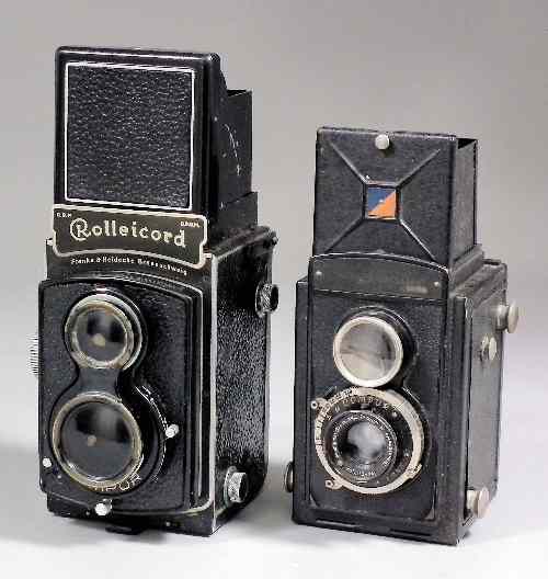 Appraisal: An early th Century Rolleicord black lacquered and chromed metal