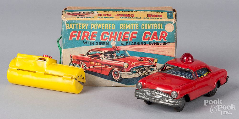 Appraisal: Marx battery operated tin litho Fire Chief Car Marx battery