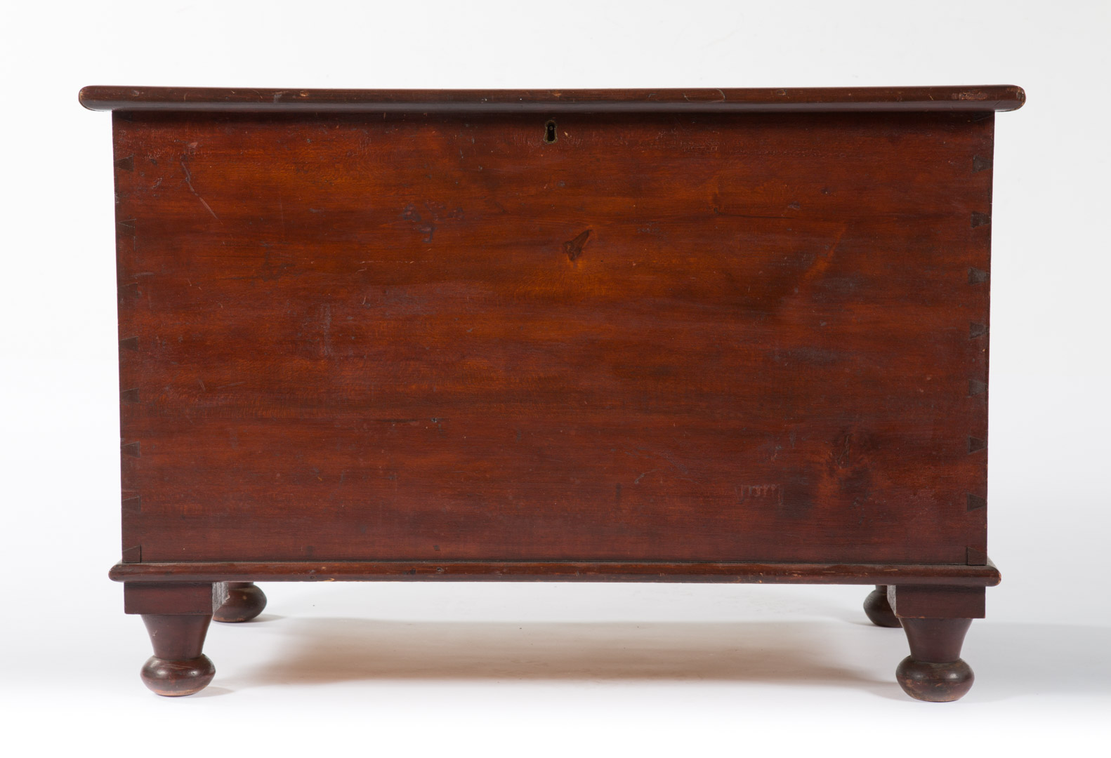 Appraisal: American vernacular pine and poplar blanket chest th century compartment