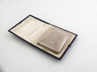 Appraisal: A modern novelty cigarette case in the form of a