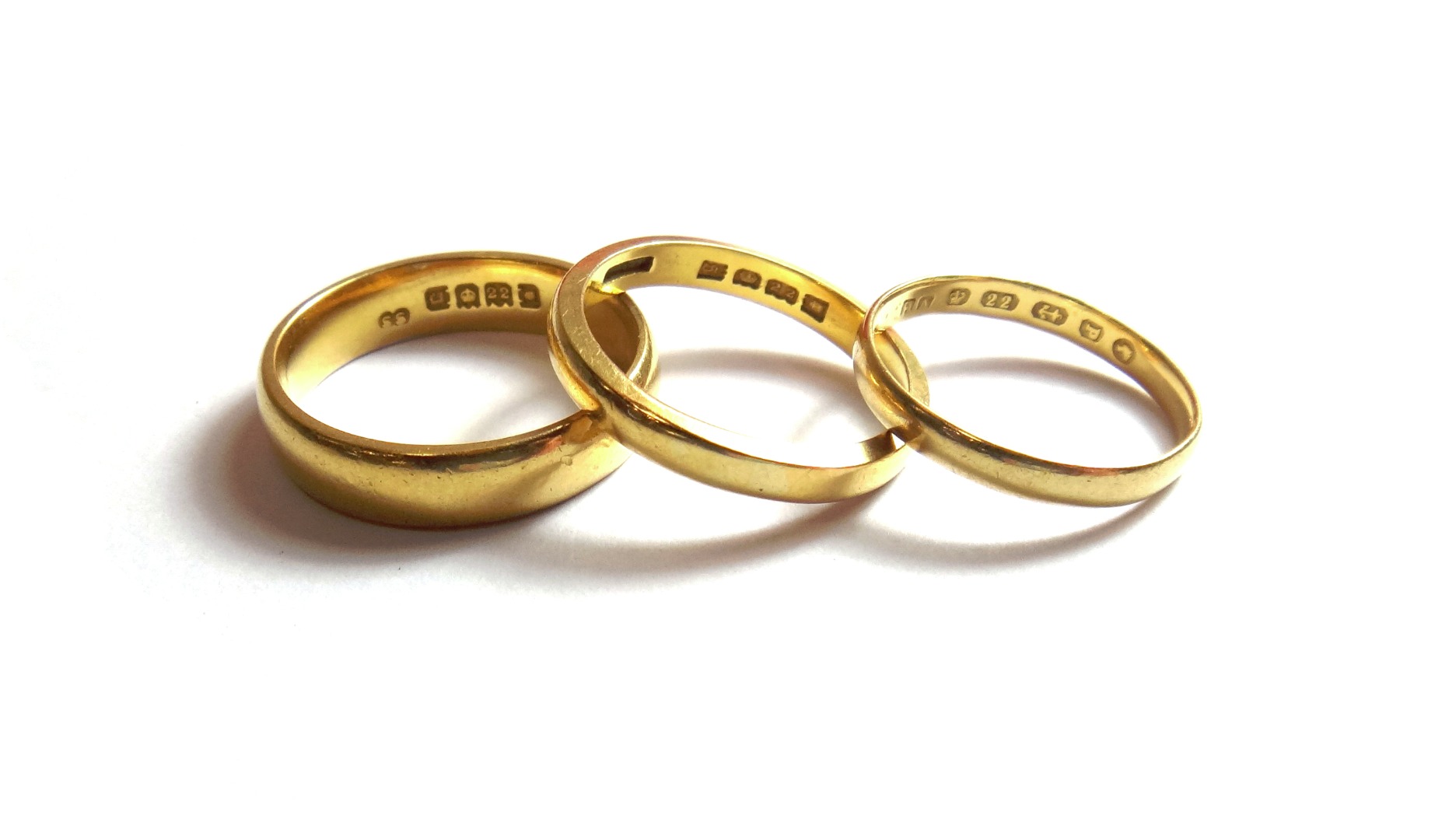 Appraisal: Three ct gold plain wedding rings combined weight gms