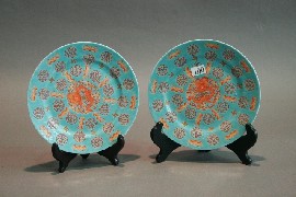 Appraisal: A pair of Chinese plates the turquoise ground decorated in