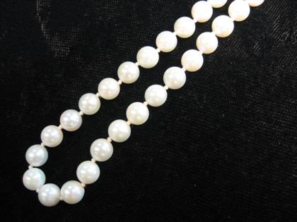 Appraisal: Traditional pearl necklace Sixty cream luster cultured pearls mm with