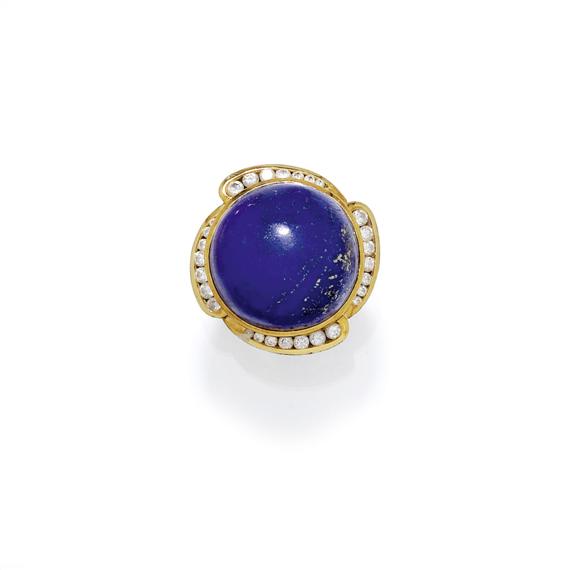 Appraisal: LAPIS-LAZULI AND DIAMOND RING Yellow gold Decorative ring the top