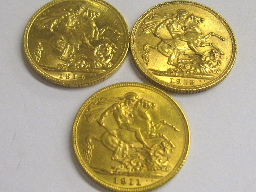 Appraisal: Three George V sovereigns dated