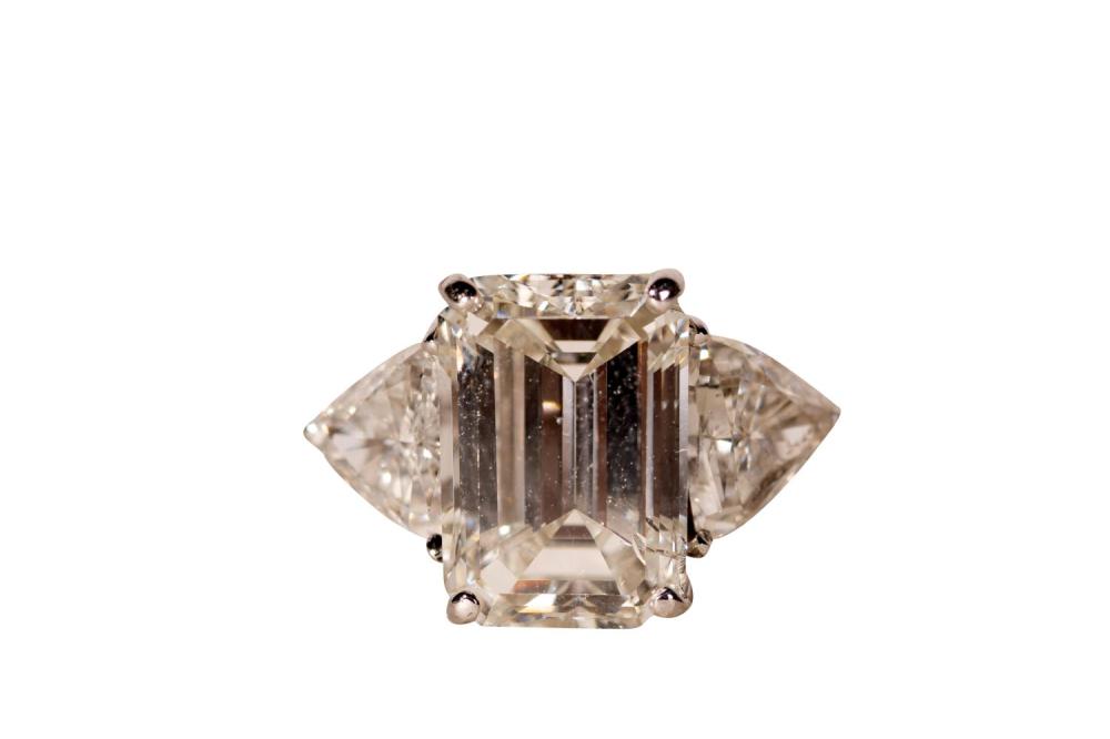 Appraisal: KARAT DIAMOND RINGtesting as karat containing one emerald cut diamond