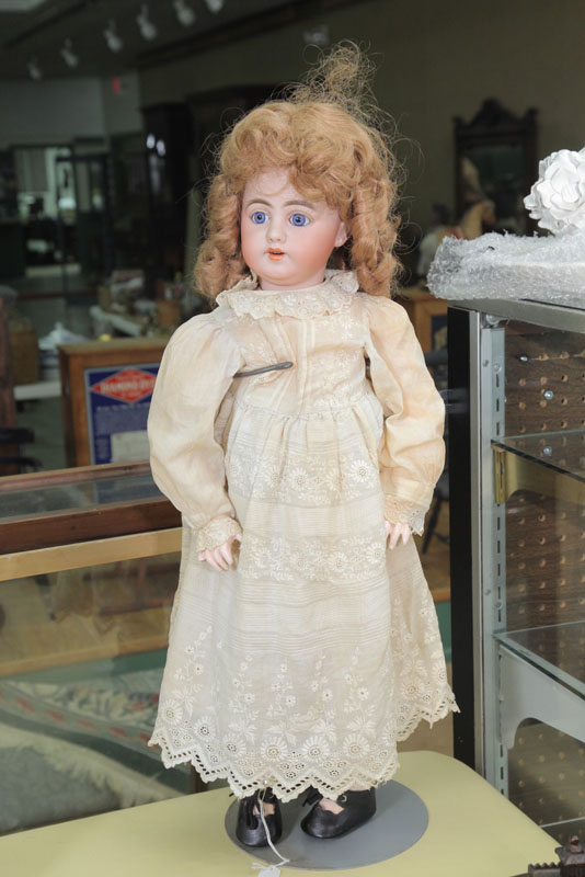 Appraisal: BISQUE HEAD DOLL Simon Halbig doll with blue eyes and