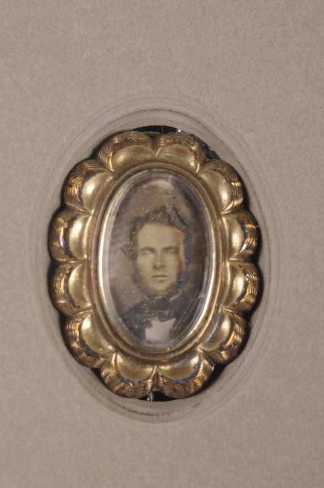 Appraisal: UNKNOWN C PORTRAIT OF A GENTLEMAN Daguerrotype in a gilt