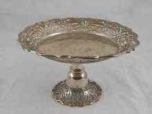 Appraisal: A silver cake stand London by Goldsmiths Silversmiths Approx cm