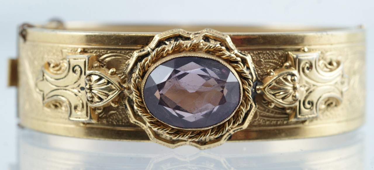 Appraisal: YGF Victorian bangle bracelet with amethyst center stone