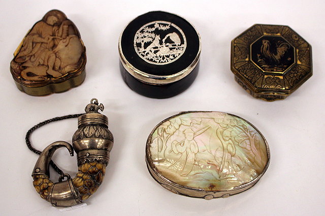 Appraisal: AN ANTIQUE CYLINDRICAL TORTOISE SHELL AND SILVER MOUNTED SNUFF BOX