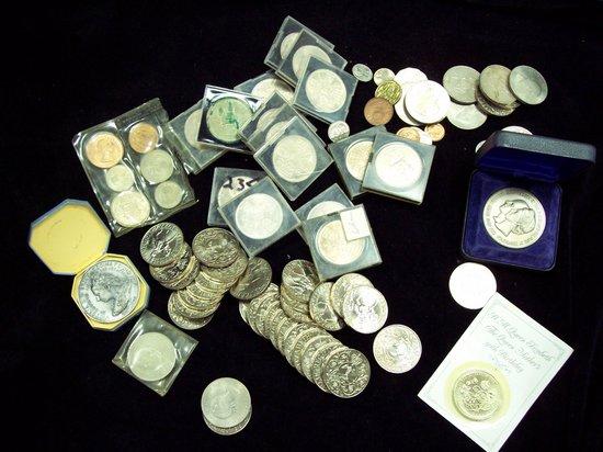 Appraisal: A collection of commemorative coins various