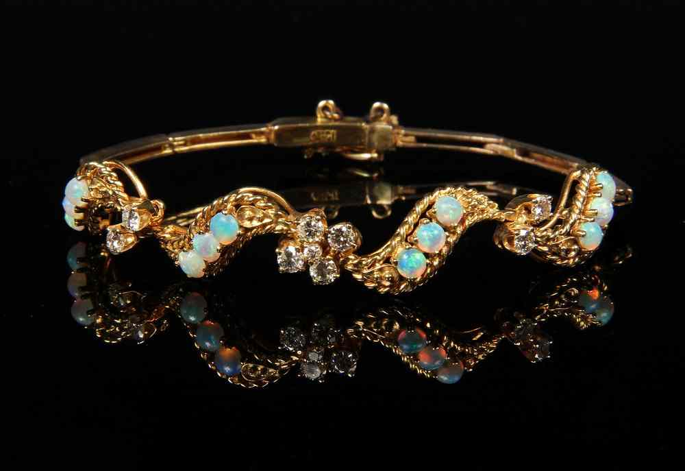 Appraisal: BRACELET - One Vintage K Yellow Gold Link Bracelet set