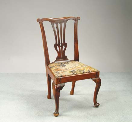 Appraisal: QUEEN ANNE ENGLISH SIDE CHAIR th Century chair has cabriole