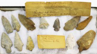 Appraisal: Mississippi Florida prehistoric lithic artifacts arrowheads spear heads points with