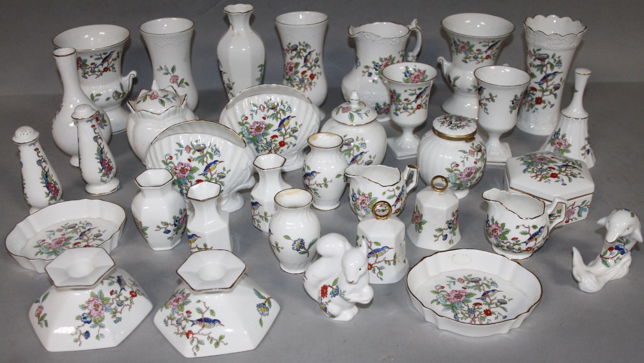 Appraisal: Various Aynsley Pembroke ornaments etc to include vase cm high