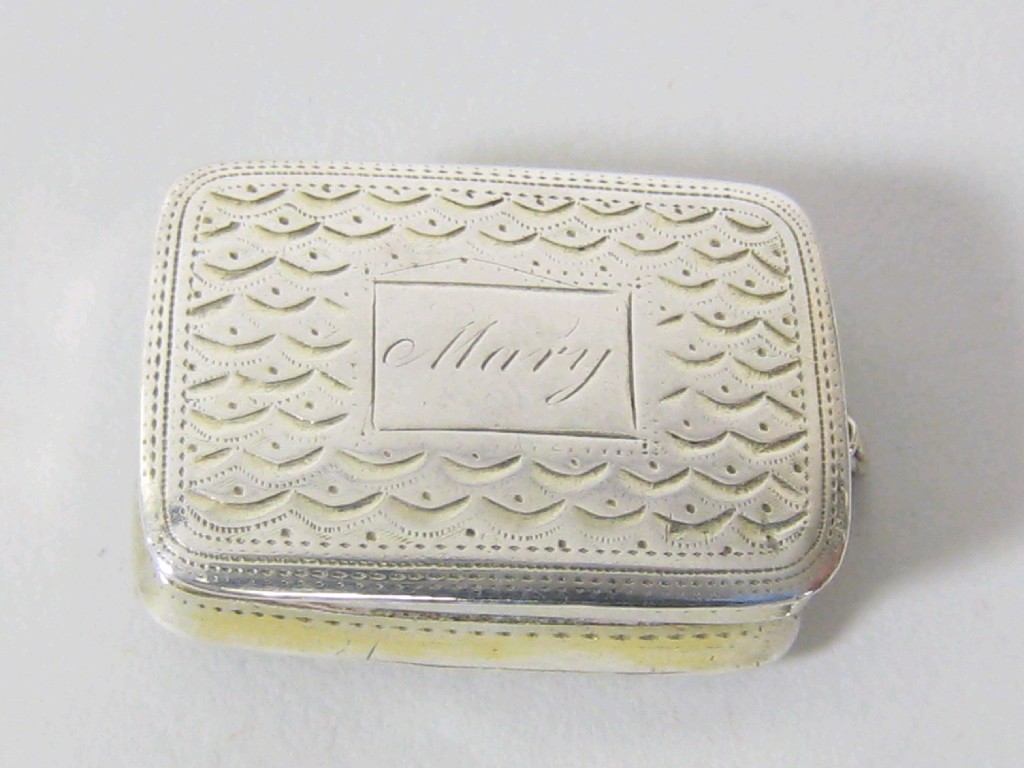 Appraisal: A George IV rectangular pendant Vinaigrette with scale engraving and