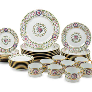 Appraisal: A Set of Haviland China comprising dinner plates salad plates