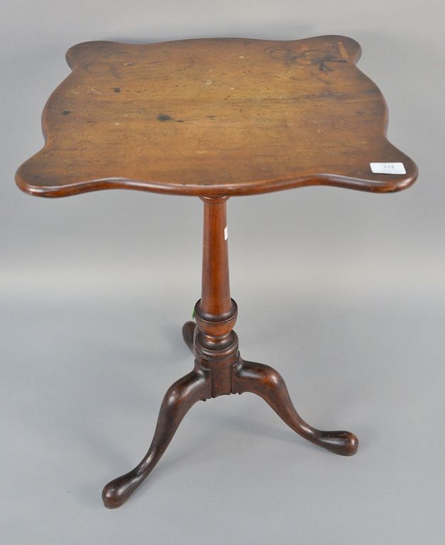 Appraisal: Candlestand with shaped top on urn turned shaft height in