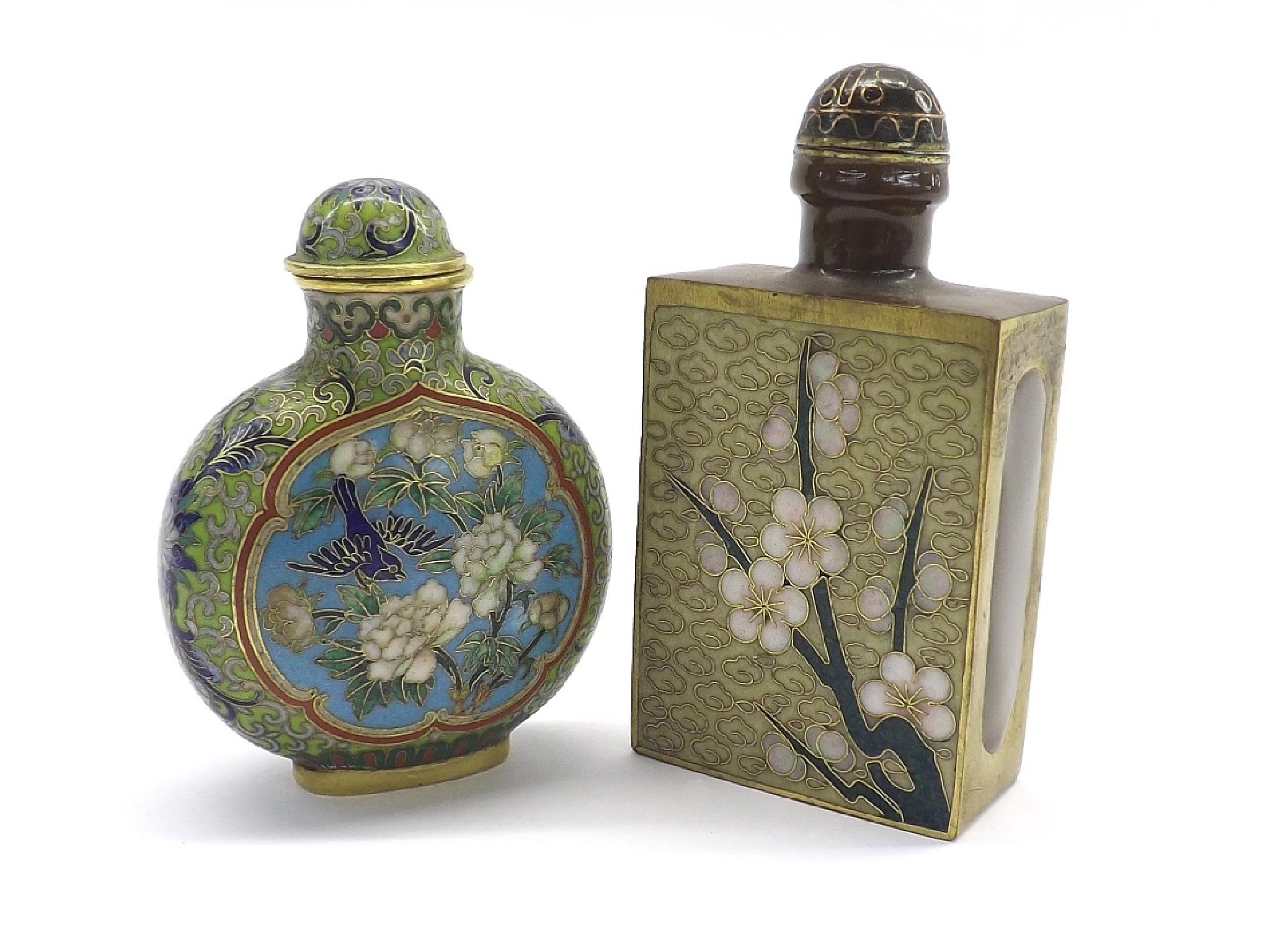 Appraisal: Attractive cloisonne moon shape snuff bottle painted with reserves of