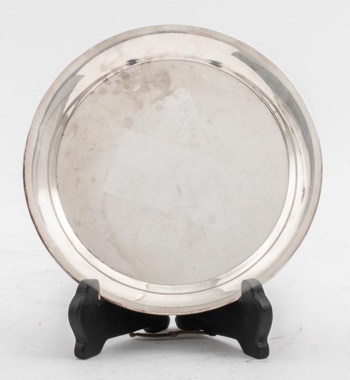 Appraisal: LUNT STERLING SILVER SMALL ROUND TRAY Lunt sterling silver small