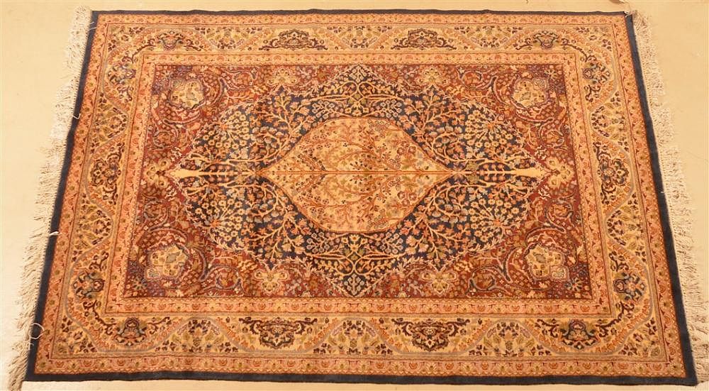 Appraisal: Floral Medallion Pattern Oriental Rug Floral and Medallion Pattern Oriental