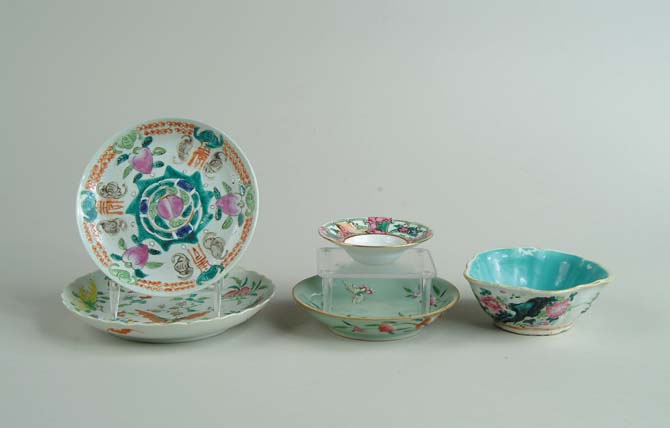 Appraisal: FIVE PIECE LOT OF ORIENTAL PORCELAIN Small - dia shaped