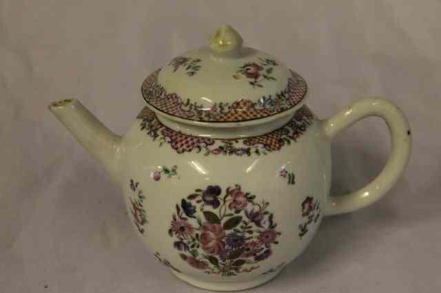 Appraisal: A CHINESE FAMILLE ROSE OVOID TEAPOT and cover th Century