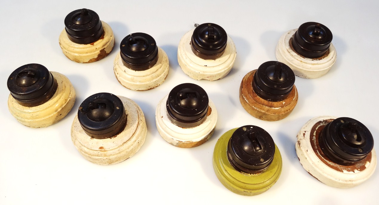 Appraisal: Ten similar mid- thC Bakelite switches each of circular outline