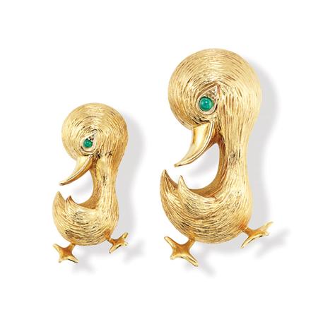 Appraisal: Pair of Gold and Dyed Green Chalcedony Duck Clip-Brooches O