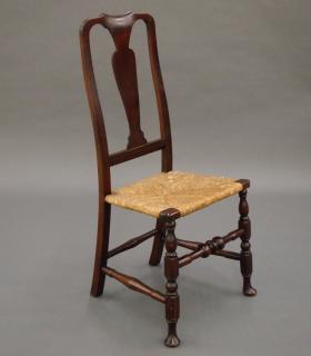 Appraisal: American Queen Anne sidechair An early th century American Country