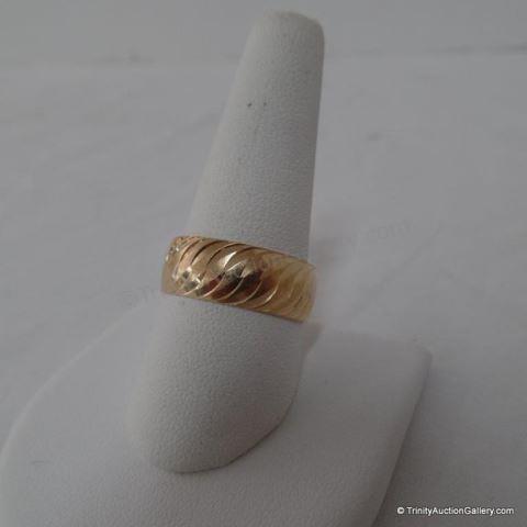 Appraisal: k Gold Men's Wedding Ring Type Hallmarked k with an