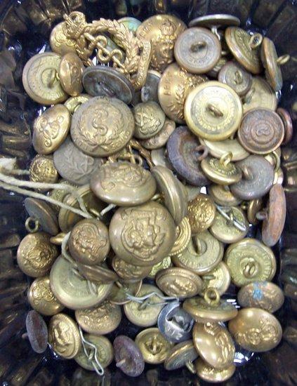 Appraisal: A quantity of Royal Army Medical Corps buttons two cap