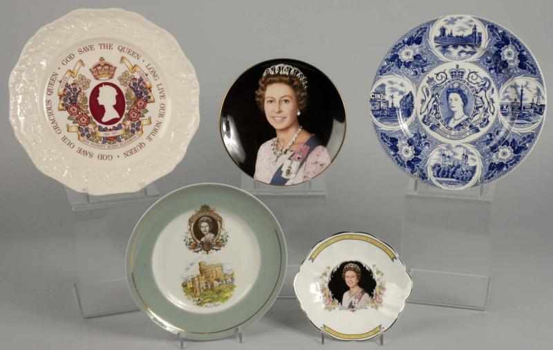 Appraisal: Lot of English Coronation Plates Description All depict Queen Elizabeth