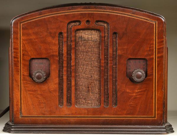 Appraisal: A S PHILCO WOOD CASE TABLE TOP RADIOAn Art Deco