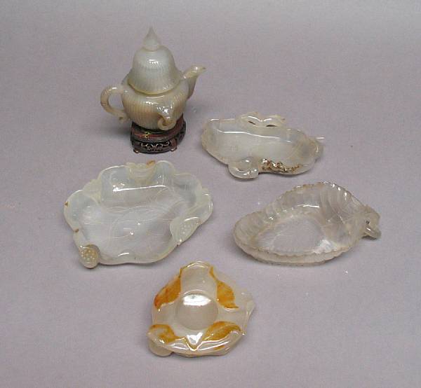 Appraisal: A group of five small agate carvings Including three leaf-shaped