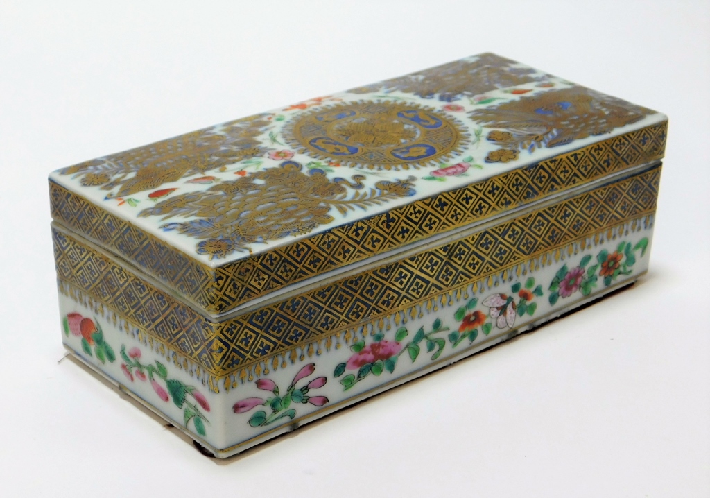 Appraisal: CHINESE ROSE MEDALLION FITZHUGH GILT PORCELAIN BOX China th CenturyRectangular