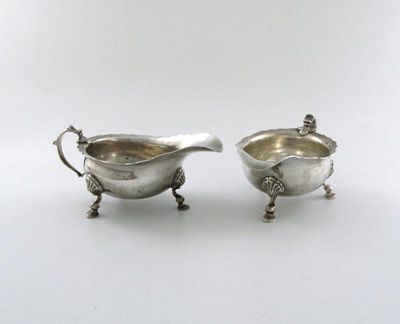 Appraisal: A pair of silver sauce boats oval form leaf capped