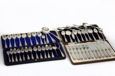 Appraisal: Twelve Edwardian silver teaspoons Levi Salaman Birmingham six grapefruit spoons