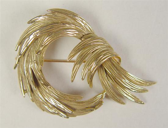 Appraisal: K Gold Pin Mid to late th Century Wing-like pin