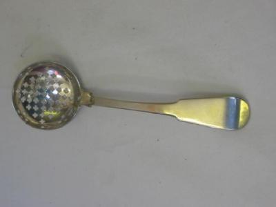 Appraisal: A SCOTTISH GEORGE IV SIFTER SPOON in Fiddle pattern Edinburgh