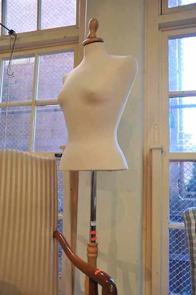 Appraisal: A MANNEQUIN BUST ON STAND