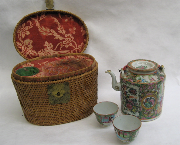 Appraisal: CHINESE PORCELAIN TEA SET IN A FITTED BASKET the tea