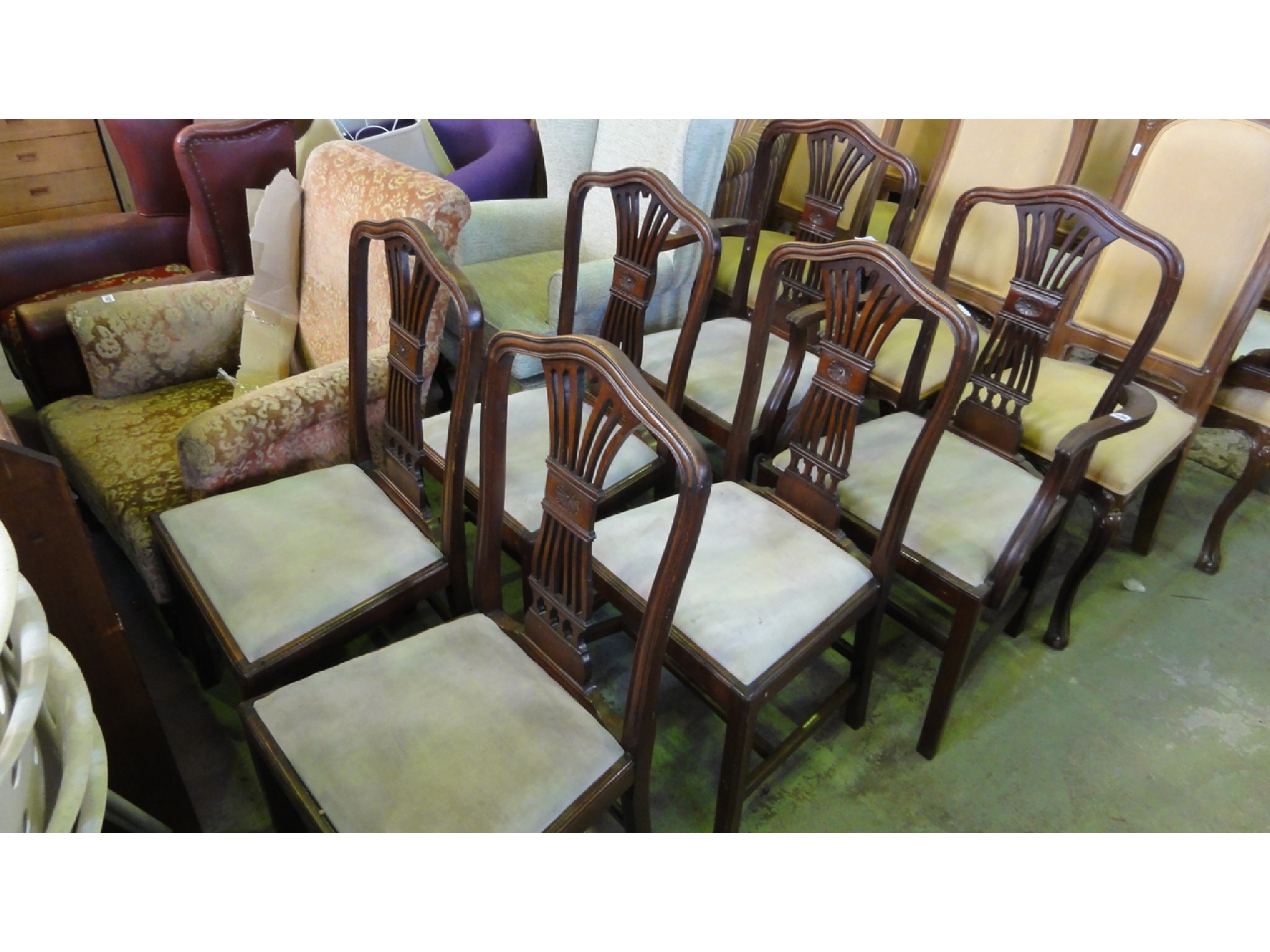 Appraisal: A set of six reproduction mahogany dinning chairs in the