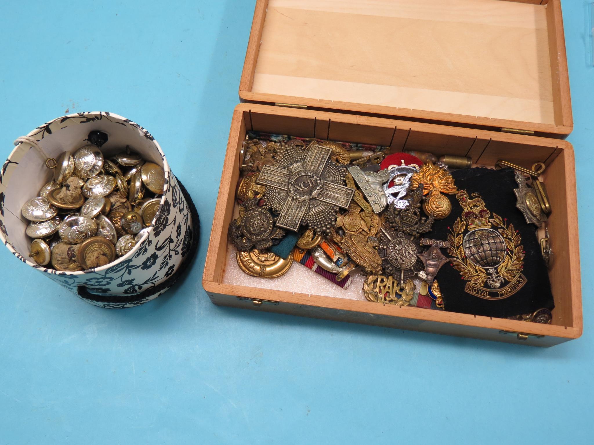 Appraisal: A collection of regimental cap badges and buttons