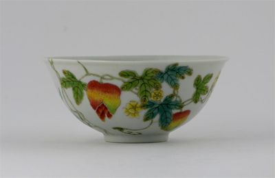 Appraisal: A small Chinese famille rose flared bowl painted with fruiting